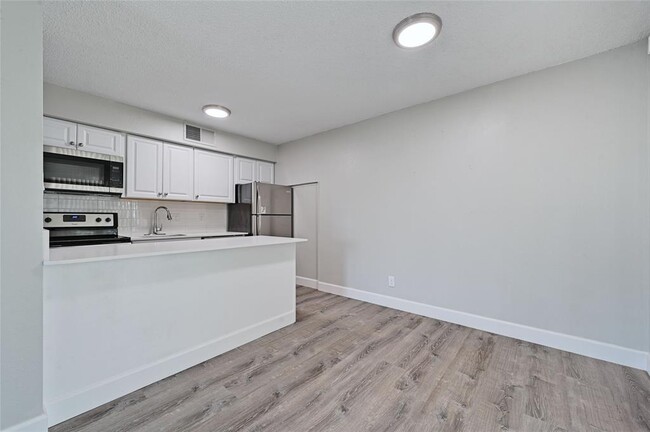 Building Photo - 1200 Banister Ln