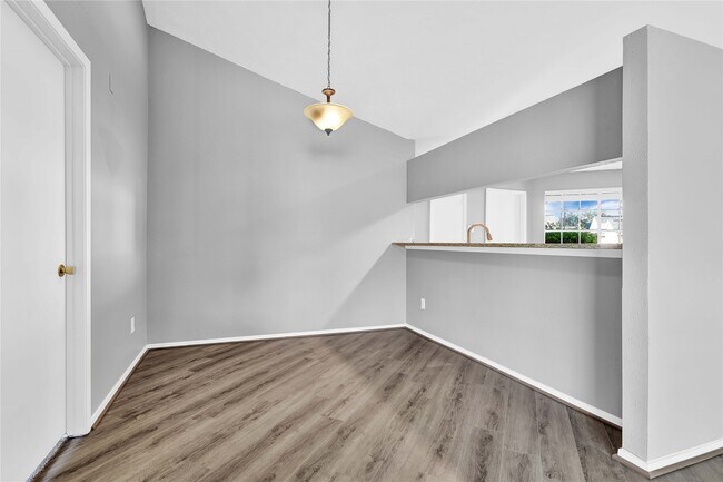 Building Photo - 7215 Dogwood Trail Dr