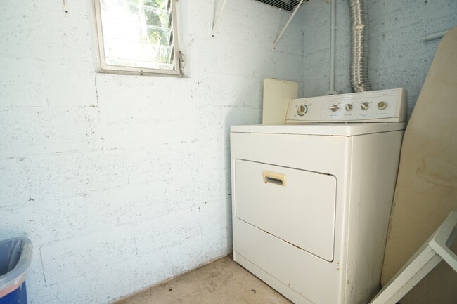 Building Photo - 727 Bunker Rd