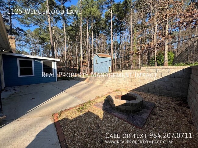 Building Photo - Spacious 3/4 Bedroom 3 Bath Ranch Home on ...