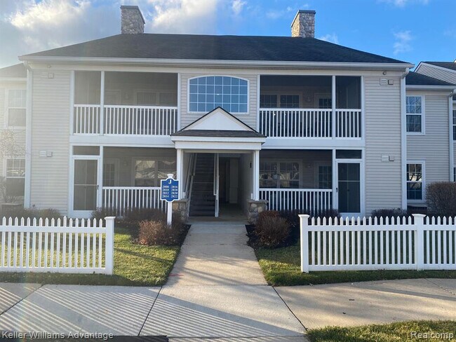Primary Photo - 2822 S Knightsbridge Cir