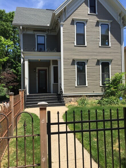 Primary Photo - 722 W Kalamazoo Ave