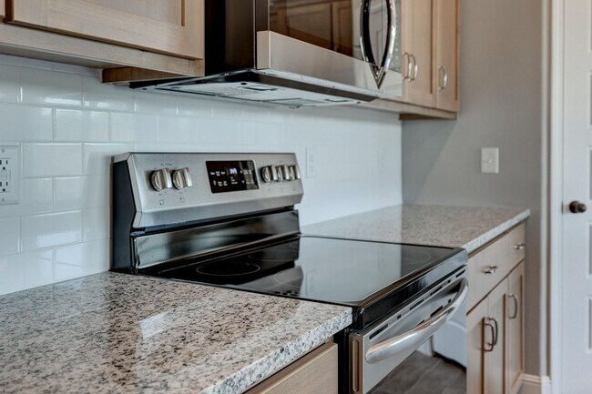 Building Photo - 802 Delaney Dr