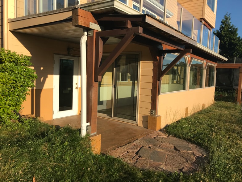 Building Photo - 5202 37th Ave SW