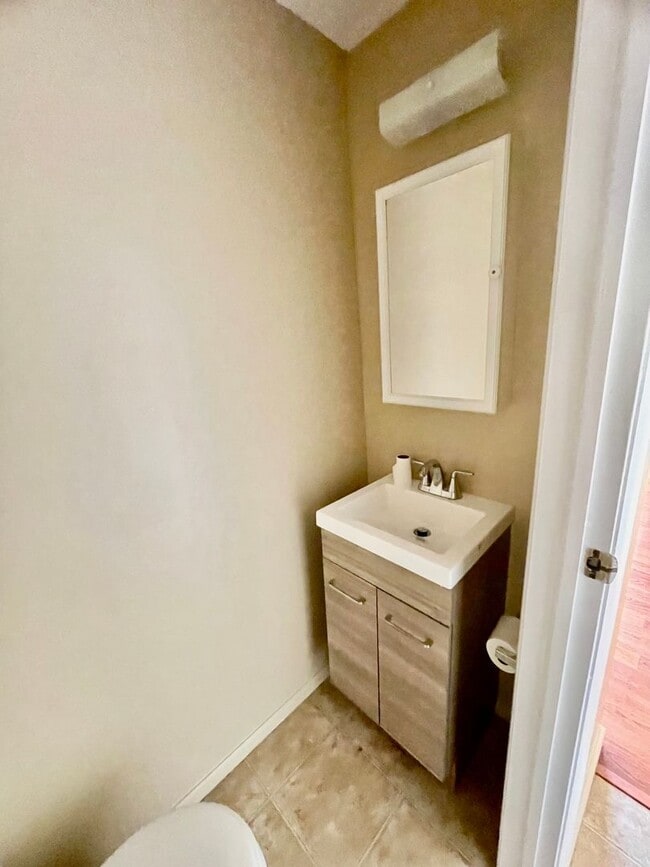 Building Photo - 3 Bed 1.5 Bath- Bridgeville PA