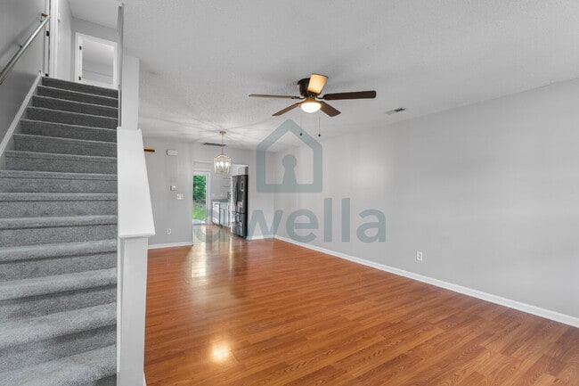 Building Photo - "Charming 3-Bedroom Retreat with 2.5 Baths...