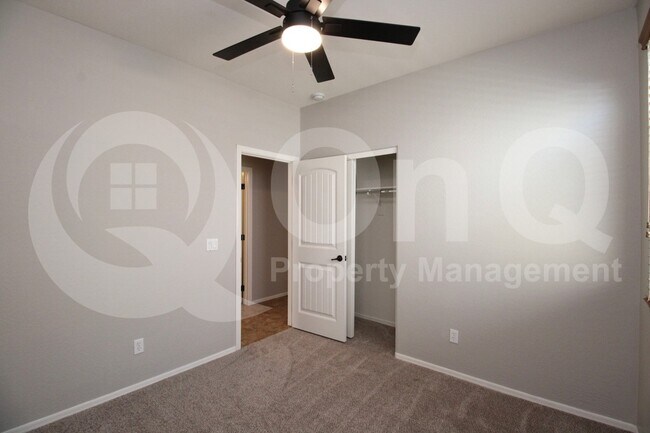 Building Photo - 4072 E Cherry Hills Dr