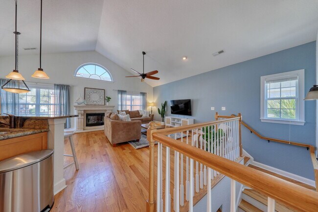 Building Photo - 2162 Sanibel Ct