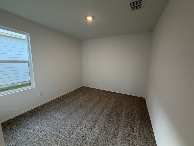 Building Photo - 350 San Juan Trl