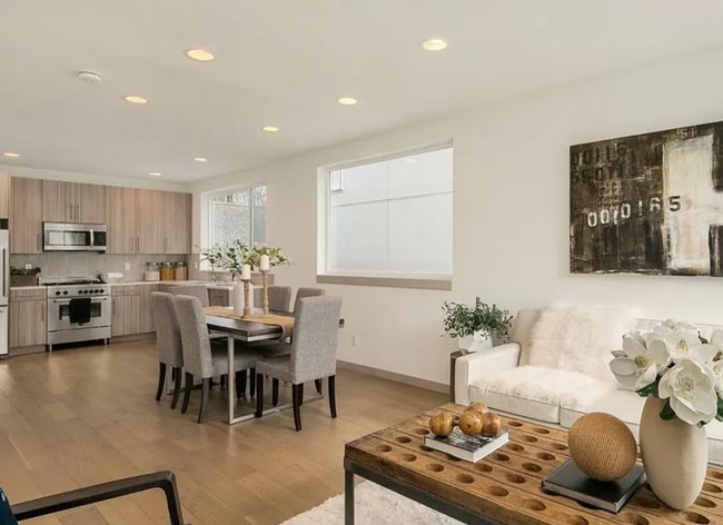 Building Photo - 5433A California Ave SW