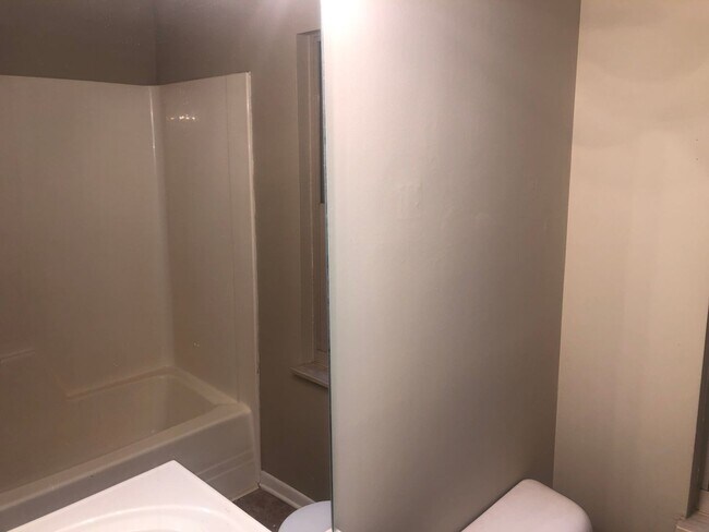 Building Photo - Charming 4-Bedroom Cape Cod Home in Knoxville