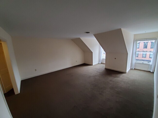 Building Photo - 34 S Hanover St