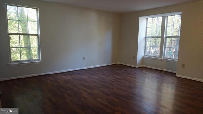 Building Photo - 6068 Laurel Wreath Way