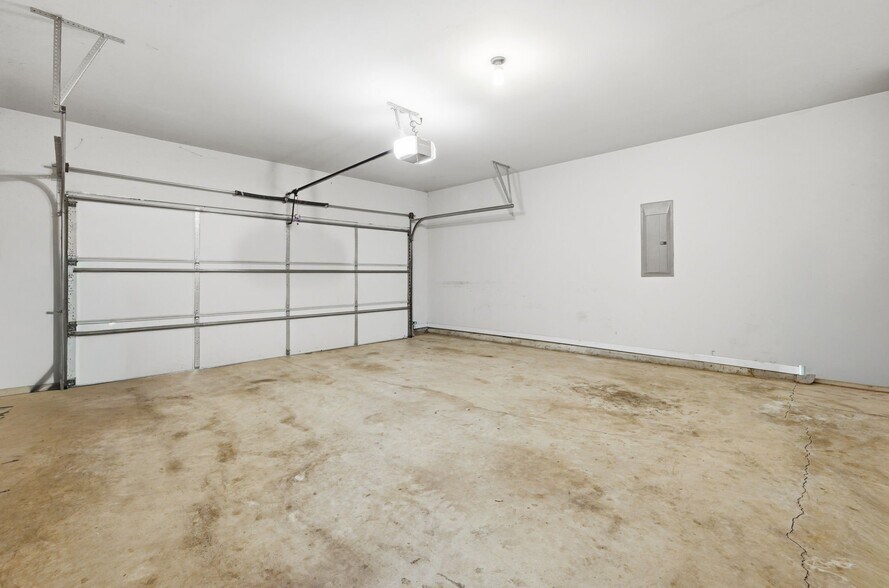 Building Photo - 605 Lofty Ln