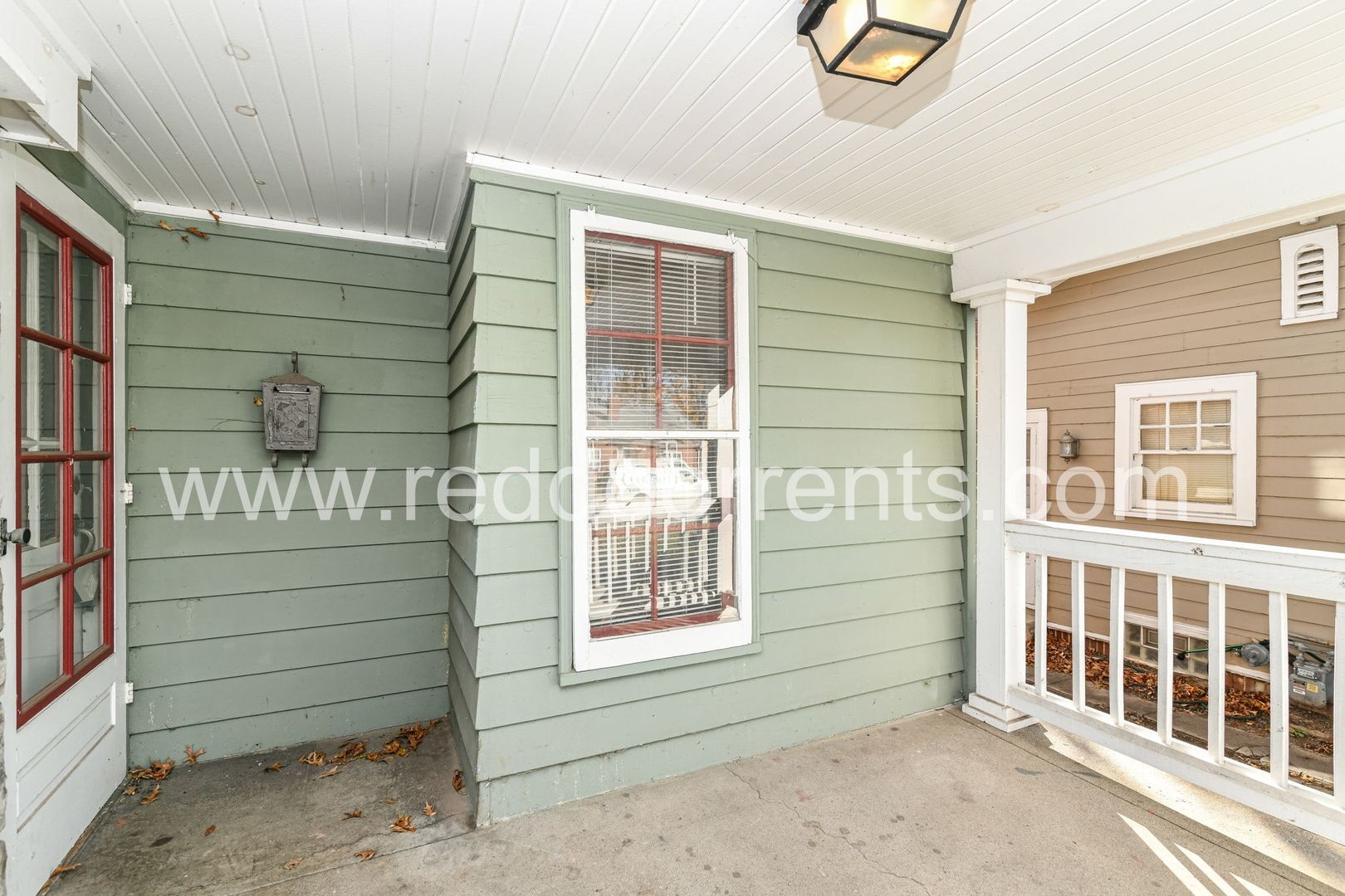 Building Photo - 125 E 49th St