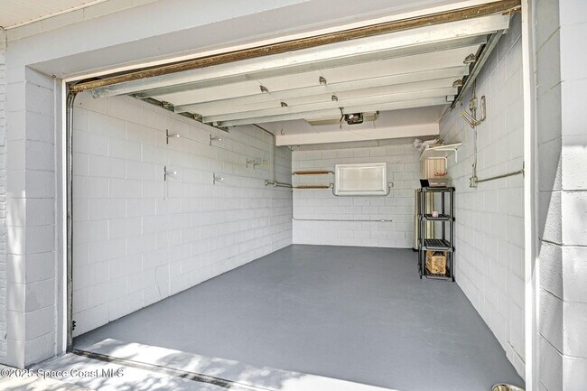 Building Photo - 1028 Coronado Dr
