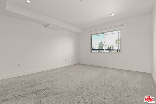 Building Photo - 5315 Bellingham Ave