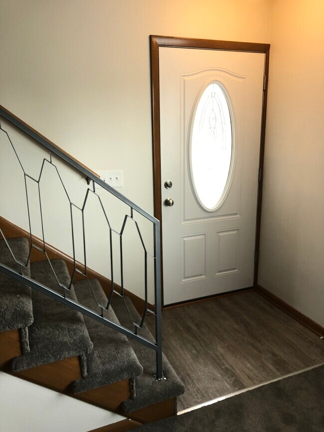 Foyer - Bradshire Drive Apartments