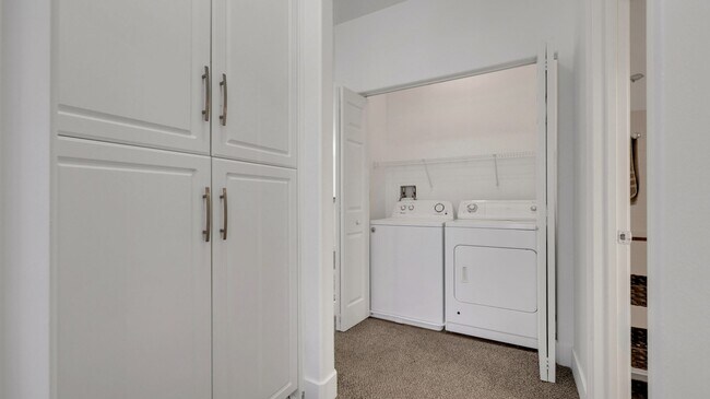 Building Photo - AMAZING COMPLETELY REMODELED CONDO IN SUMM...