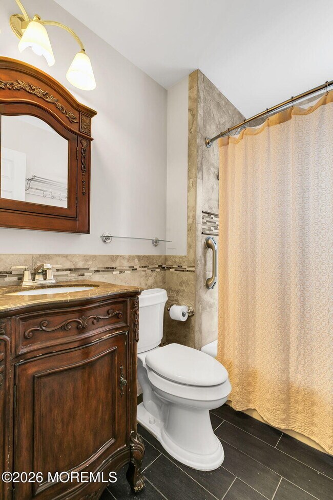 Building Photo - 11 Lakeside Ave