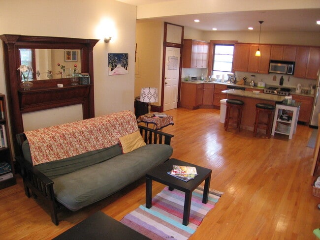 Building Photo - 118 Chestnut Ave