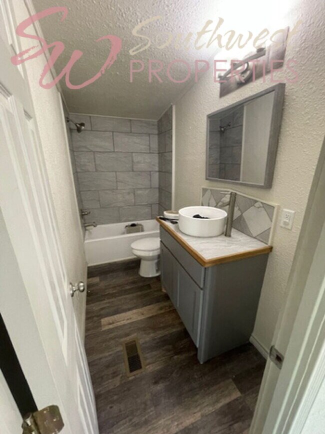 Building Photo - 3 Bedroom 2 Bathroom in the country!