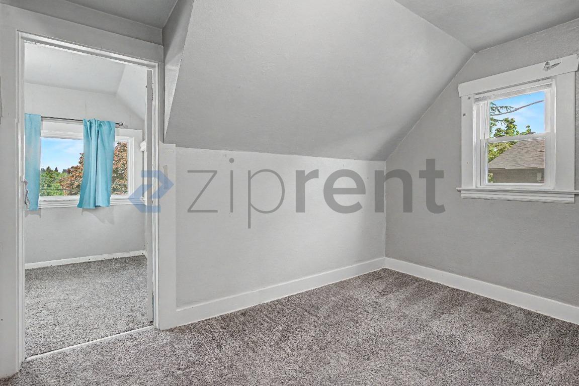 Building Photo - Unit