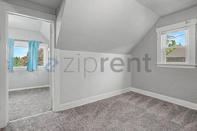 Building Photo - Unit