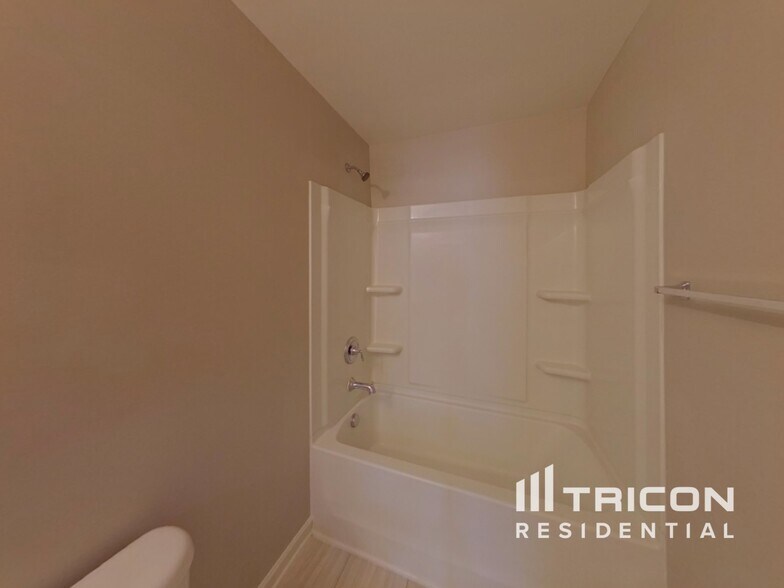 Building Photo - 200 Spring Knoll Dr