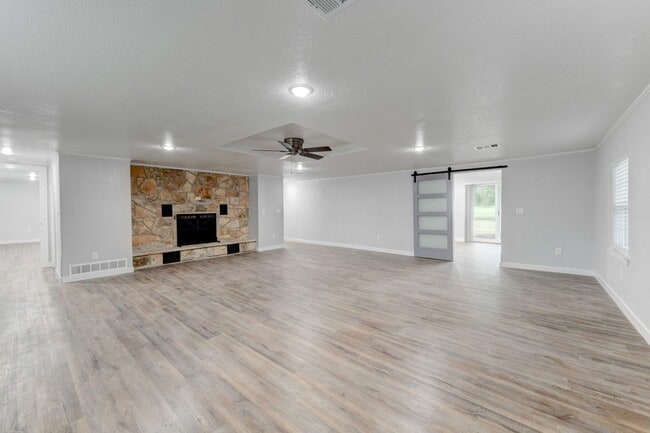 Building Photo - Available NOW!!!! Beautiful 1 story, 3 bedroom, 2 bath home.This is exactly what you have been lo...