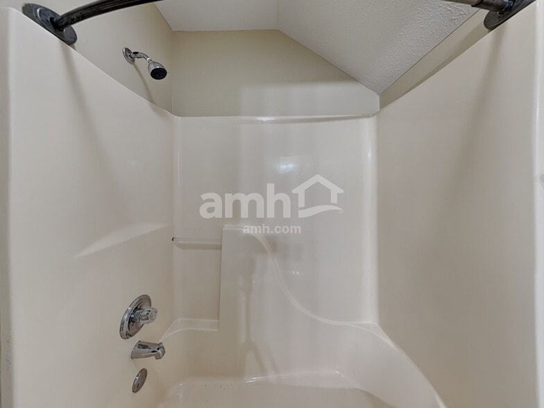 Building Photo - 1131 Clark Dr