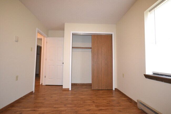 Building Photo - Warsaw Apartments