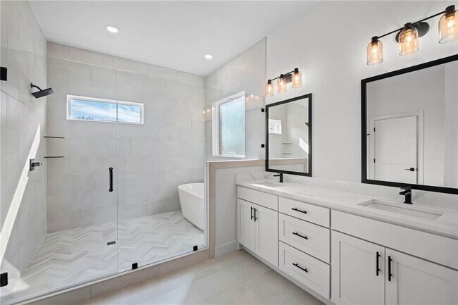 Building Photo - 1821 Lotus Rd