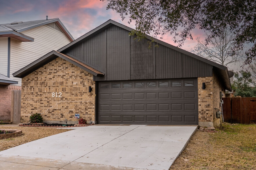 front facing 2-car garage - 812 Via Madonna