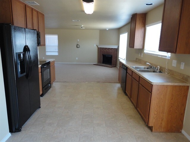 Building Photo - 937 Iona Dr