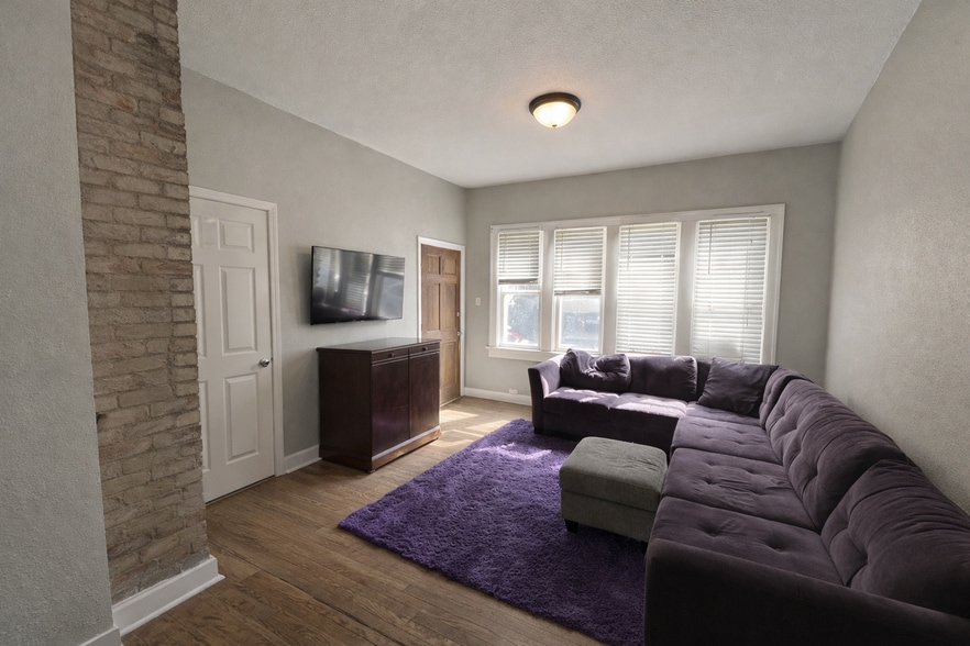 Building Photo - 1709 N Astor St