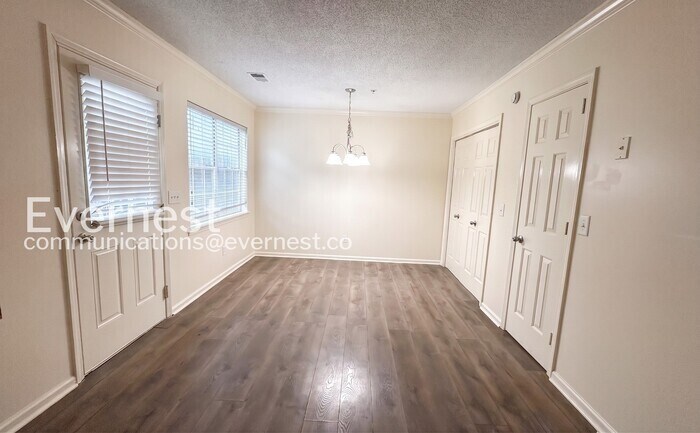 Building Photo - 1592 King James Dr