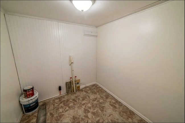 Building Photo - 15 E Birch Dr