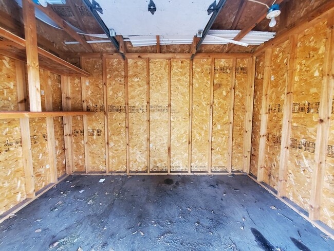 Building Photo - 301 Leonard Ave