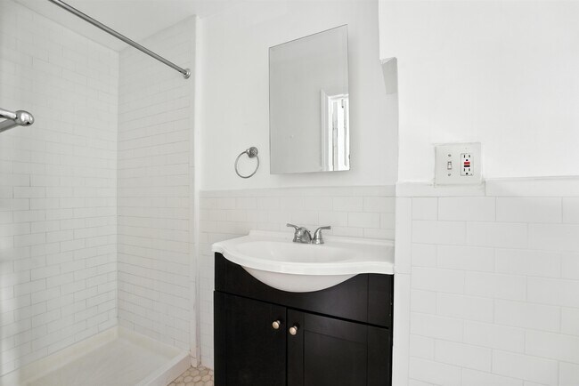 Building Photo - 136A Clendenny Ave