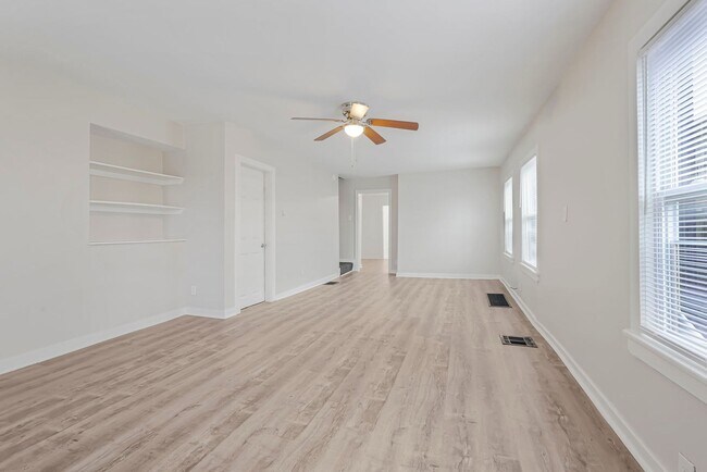 Building Photo - 1997-1999 W Broad St