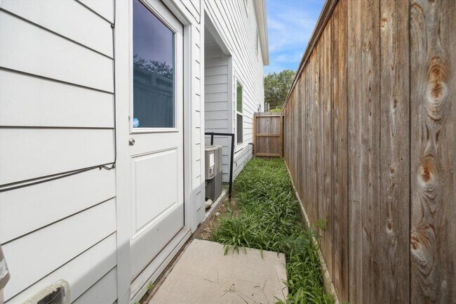 Building Photo - 9452 Kerrwood Ln