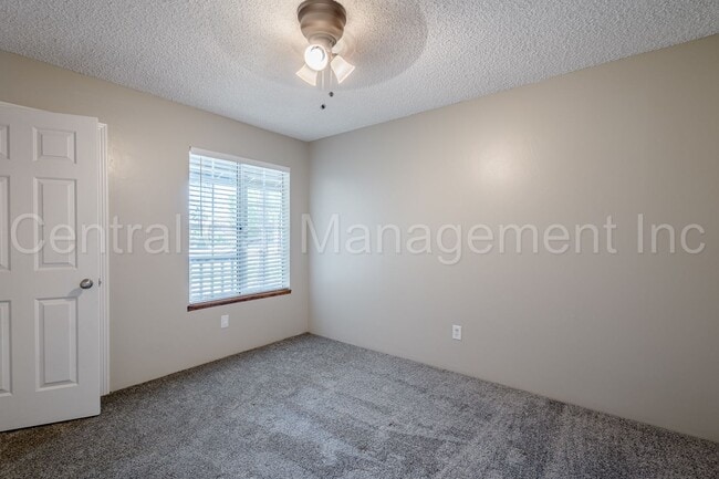 Building Photo - North Meadows - 3 Bedroom, 2 Bath Home wit...