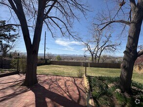 Building Photo - Beautiful 4 Bed House Near Old Town Little...