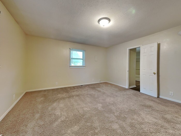 Building Photo - 11199 Lantern Rd