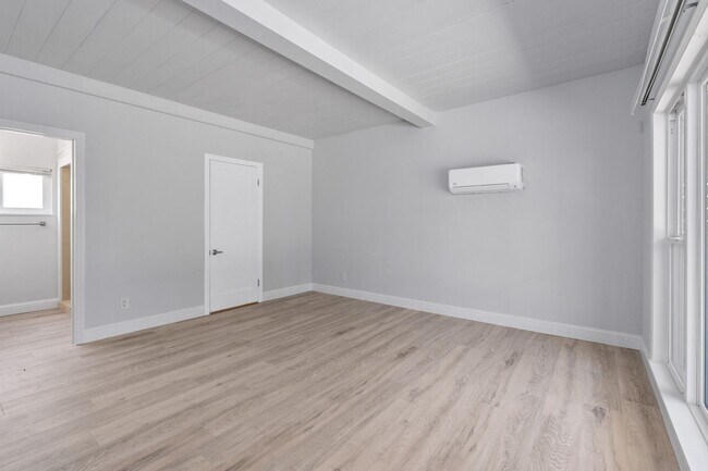 Building Photo - 1450 Rosewood Ln