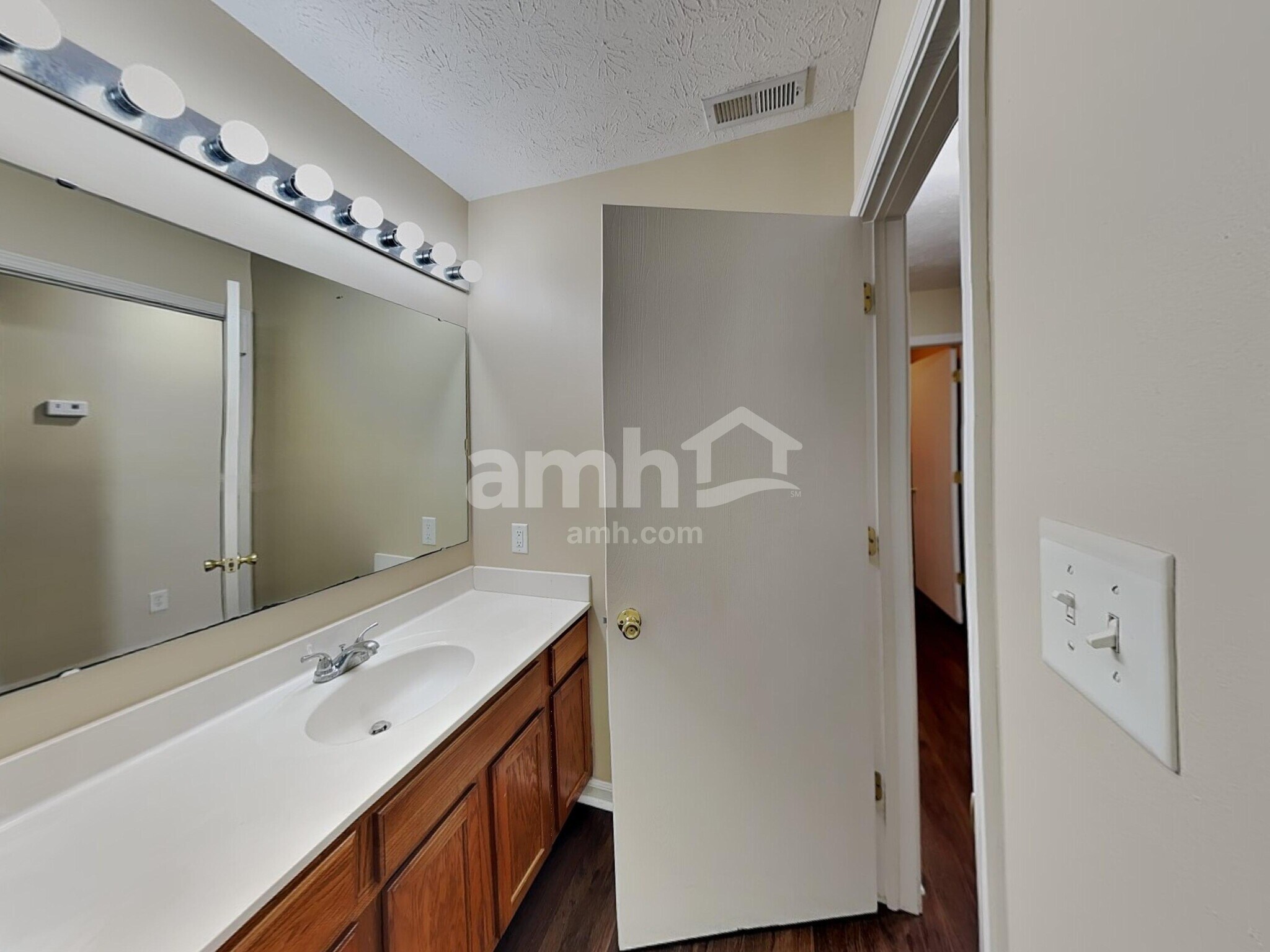 Building Photo - 1283 Spring Lake Dr