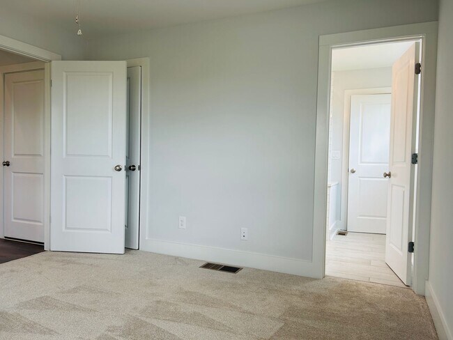 Building Photo - Stunning 4 bedroom 2.5 bath near Downtown Newnan! Must see!