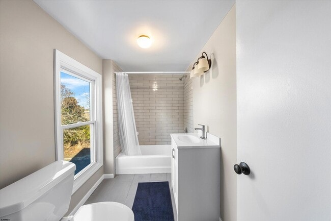 Building Photo - 616 W Ocean Heights Ave