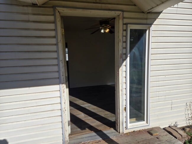 Building Photo - Northside Spokane! Available Now! Move In ...